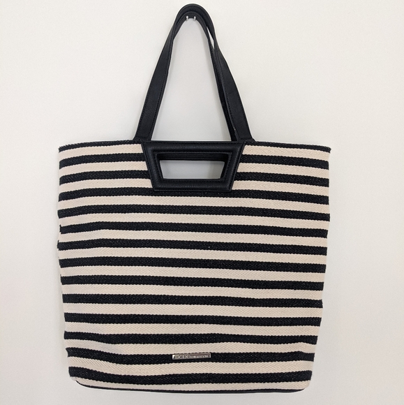 BCBG Generation Purse - Picture 1 of 2